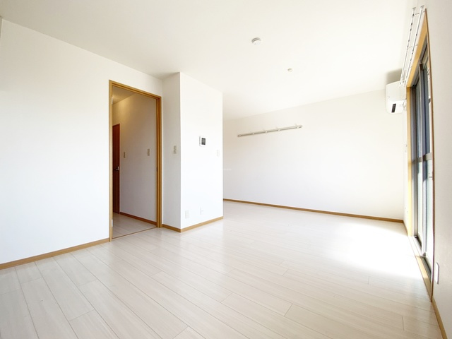 ヴィラセストの寝室|フローリングの状態も良好です☆