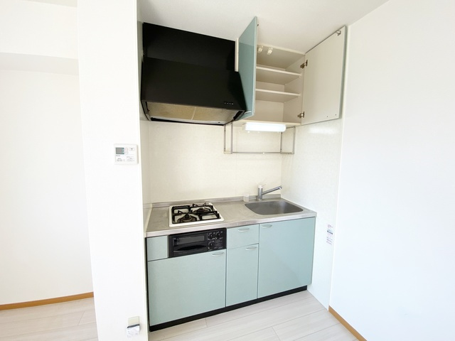 ヴィラセストのキッチン|爽やかな色味のキッチンです☆