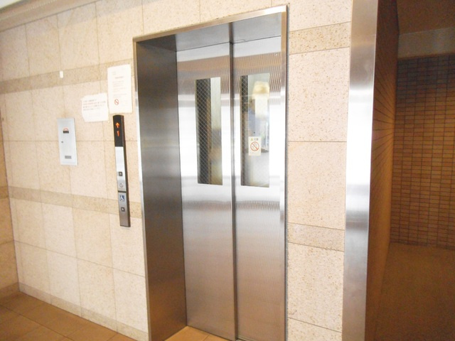 コンフォリア赤羽岩淵のその他共用部分|エレベータあります♪