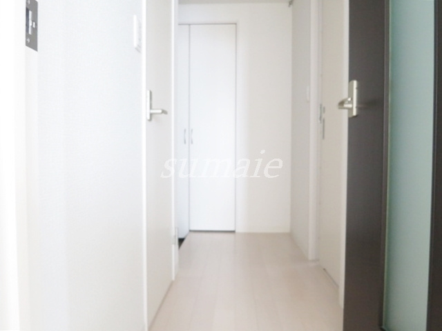 レジェンダリーコート赤羽の居間・リビング|廊下スペースです☆