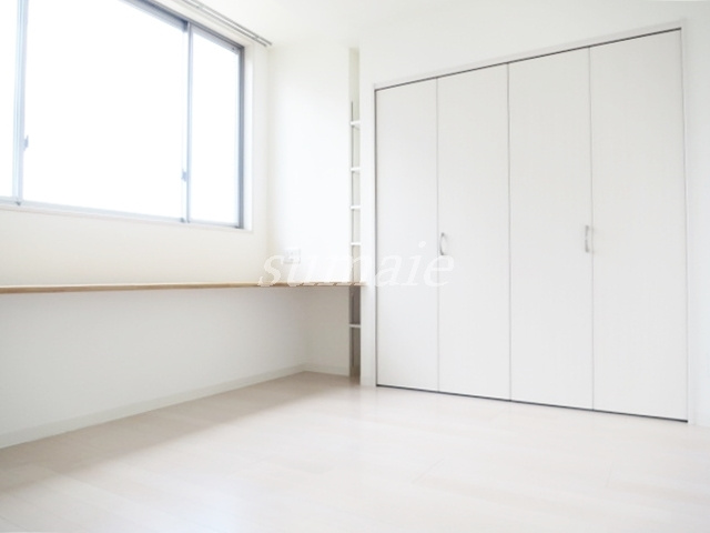 レジェンダリーコート赤羽の洋室|洋室5.8帖です☆