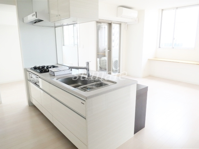 レジェンダリーコート赤羽のキッチン|使いやすいアイランドキッチンです☆