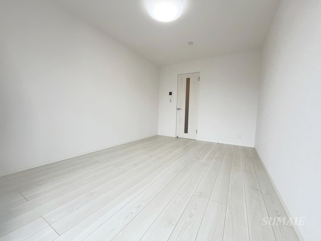 888N鳩ヶ谷の寝室|8.19帖の居室☆