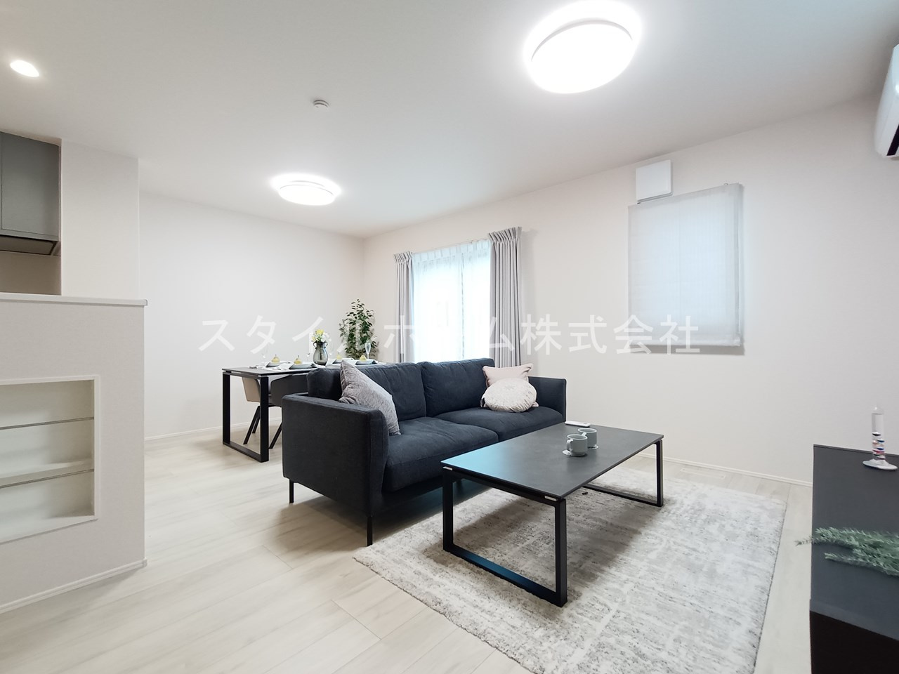 リナージュ下地町2号棟の居間・リビング