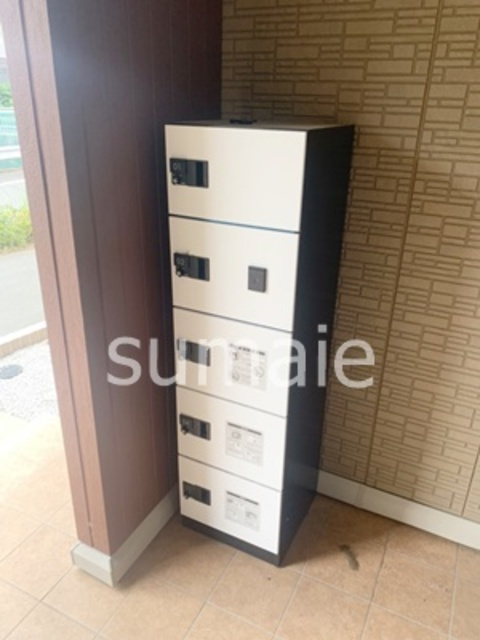 コスモスのエントランス|エントランスに宅配ボックス完備！