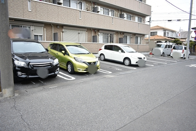グレースコートの駐車場|敷地内駐車場完備。