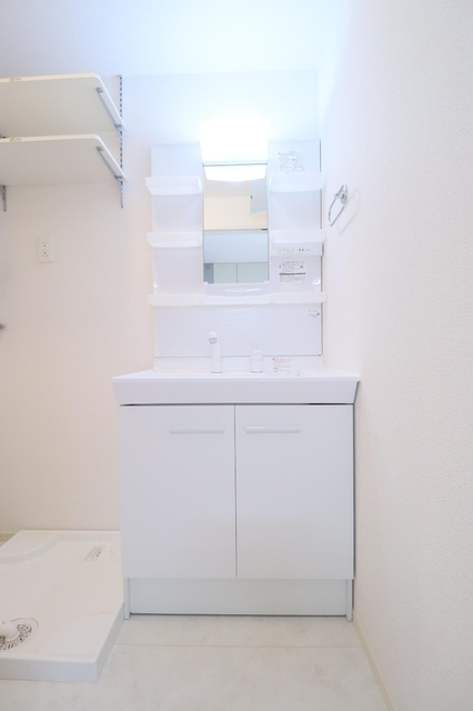 ホワイトヴィラの洗面所|シャンプードレッサー。