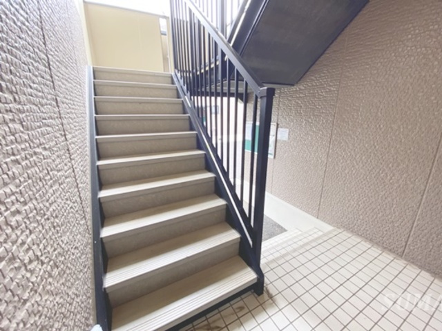 ウィスタリア　Ａのその他共用部分|共用階段です☆