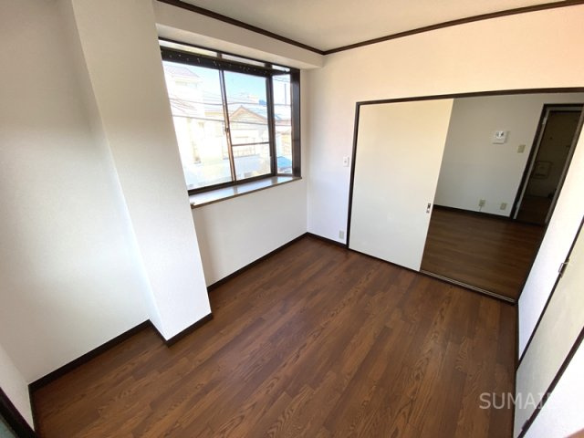 パールメゾン矢作の洋室|DK奥の6帖洋室☆彡