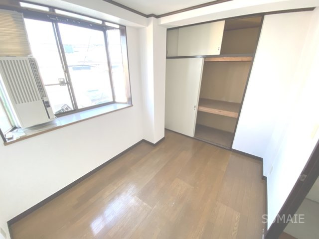 パールメゾン矢作の寝室|玄関横洋室6帖☆彡