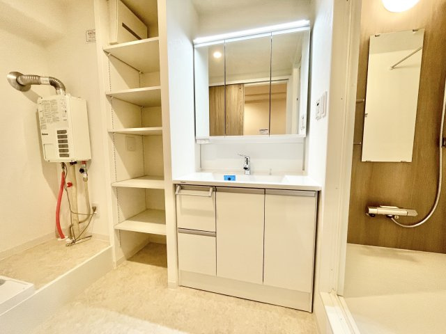 寝屋川コーポラスの独立洗面台|独立洗面化粧台が付いています