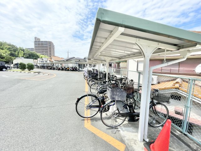 寝屋川コーポラスの駐輪場