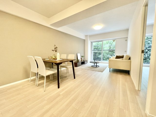 寝屋川コーポラスの居間・リビング|使いやすい居間です