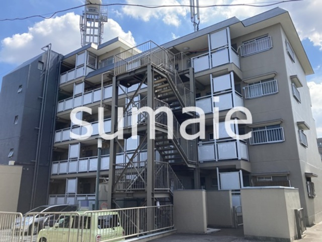 渋谷コート２号棟の外観|鉄筋コンクリート造のマンションです。