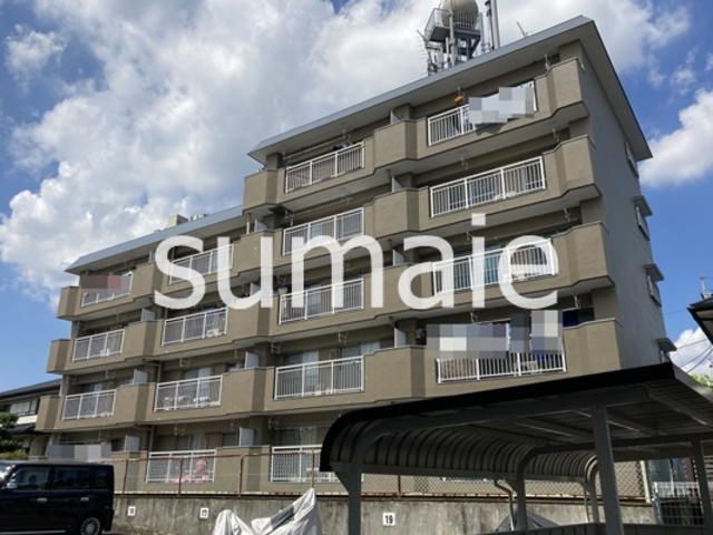 渋谷コート２号棟の外観|鉄筋コンクリート造のマンションです。