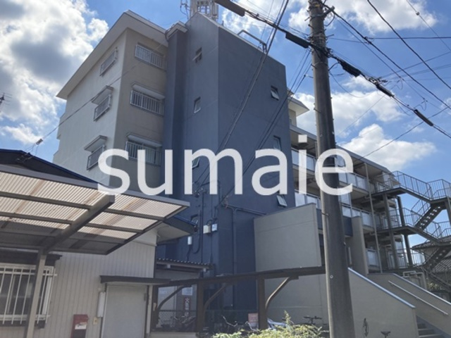 渋谷コート２号棟の外観|鉄筋コンクリート造のマンションです。