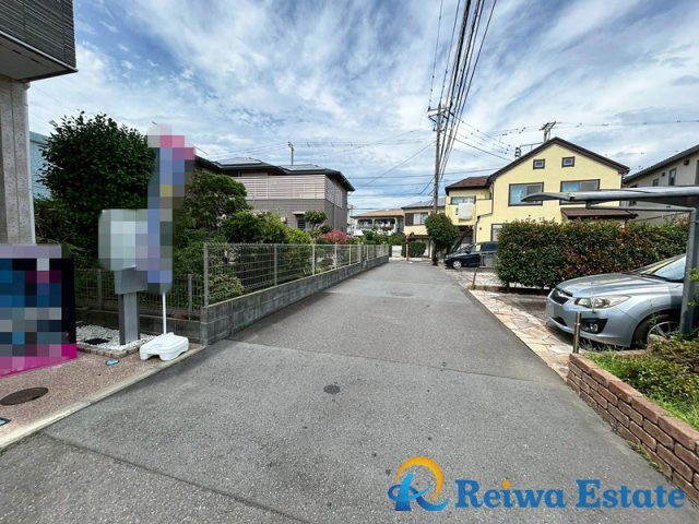 中古戸建　茅ヶ崎市円蔵2丁目の前面道路含む現地写真