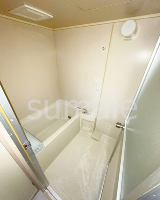 加藤マンションの浴室|シンプルなバスルーム。