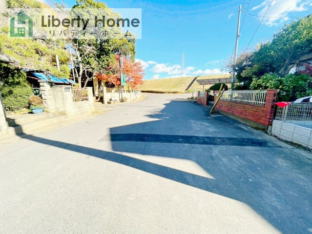 取手市宮和田14期　新築戸建　2号棟の前面道路含む現地写真