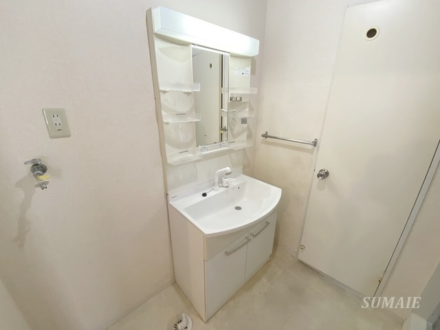 エステートJUNの洗面所|独立洗面台です☆