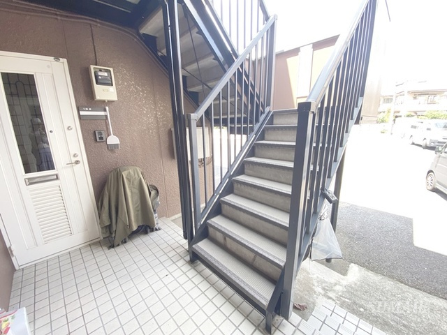 エステートJUNのその他共用部分|共用階段です☆