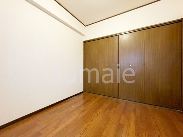 マサルマンションの洋室|明るい洋室です。