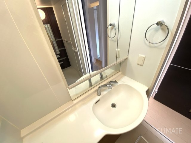 Ｍｙ ｔｉａｒａの設備|３面鏡タイプ洗面化粧台