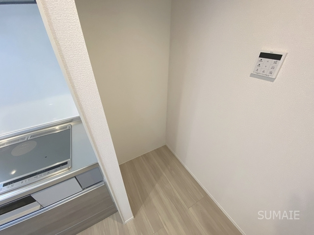 Noble Villa土呂町の居間・リビング|キッチン冷蔵庫スペース