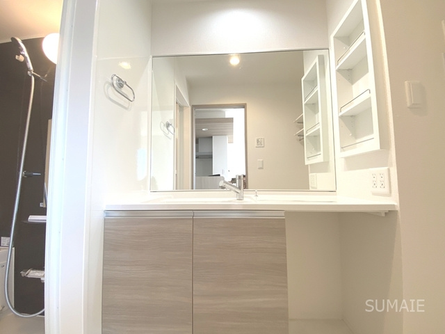 Noble Villa土呂町の設備|大きな鏡洗面化粧台