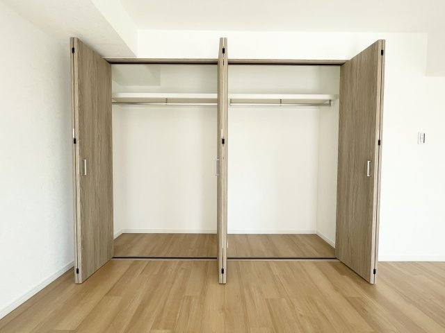 境谷西第1住宅28棟の収納|キッチン横　パントリー