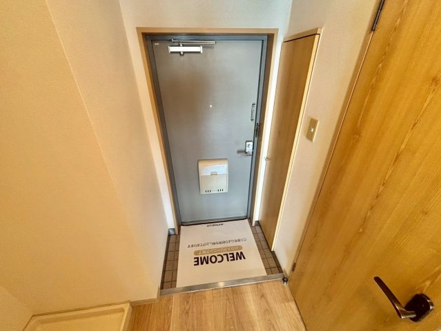 土井ハイツ北条口の玄関