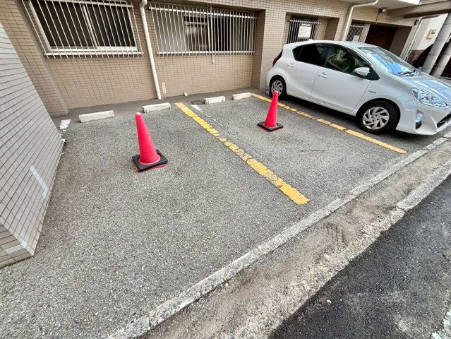 土井ハイツ北条口の駐車場