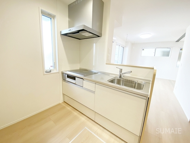 エスポワール宮原のキッチン|窓付きで明るいキッチンスペース！