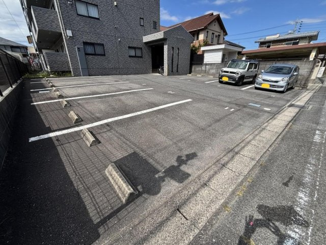 イーストクライムの駐車場