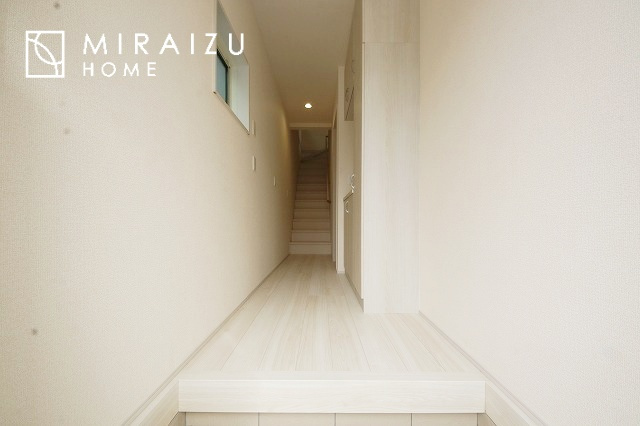 【周辺】 | 青く澄み渡った綺麗な空と、陽の光をたっぷりと受ける、そんな新築住宅で新生活をスタートしてみませんか？見学・ご相談等、ミライズホーム(株)までお気軽にご連絡下さい♪