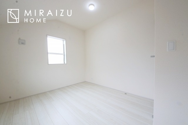 【その他】 | お掃除もしやすい大き目のシンクです。耐熱性・耐久性・対磨耗性が高いというメリットがございます。お掃除が苦手な方でもいつでも綺麗に楽にメンテナンスが可能です。