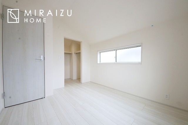 【その他】 | 3口コンロ付きなので、お料理がすごくはかどります。煮込み料理をしながら、焼き物や汁物などをパパパッとお料理可能です。コンロの数が多いことで時短料理も可能になるのが嬉しいですね。
