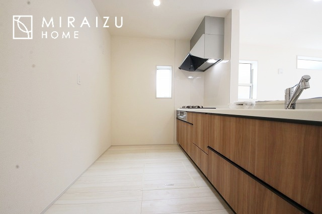 【外観】 | 贅沢な暮らしにぴったり設備が魅力♪家事導線の良い水回りで毎日綺麗家事もラクラク♪早朝、夜間問わず現地見学＆周辺環境ご案内致します♪