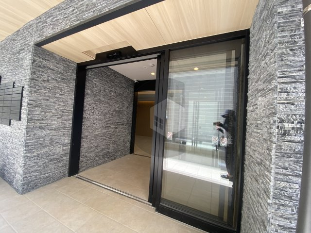 東祥グレイス菱屋西のエントランス