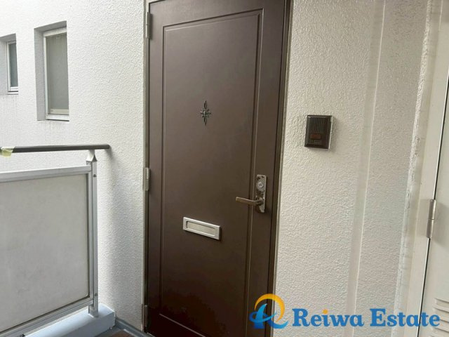 サニータウン茅ヶ崎　6号棟の玄関