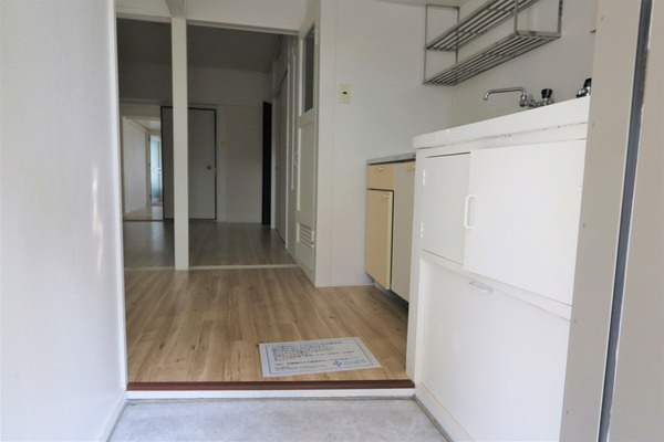 ビレッジハウス下更地2号棟の玄関|ビレッジハウスの同一物件・同一タイプの間取りの写真です