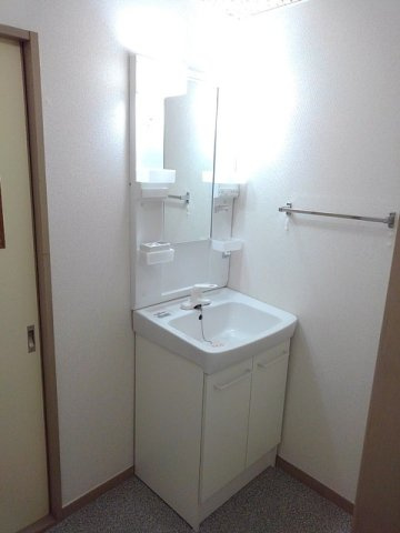 エルディム落合南Ｂの洗面所|コンパクトで使いやすい洗面所