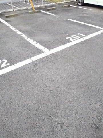 エルディム落合南Ｂの駐車場|カースペースがあります