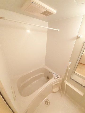 ソレイユ３番館の浴室|日々の疲れを癒すお風呂付です