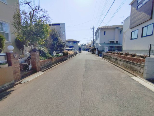 【前面道路含む現地写真】 | 所沢市下富　新築戸建　全1棟 | 前面道路　幅員6.0m
