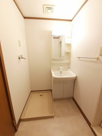 エクセレンテグリシーナⅡの洗面所|脱衣スペースもあります