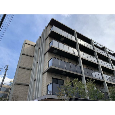 【外観】 | ヴァースクレイシアIDZ永福町 | 鉄筋コンクリート造のがっちりとした建物。