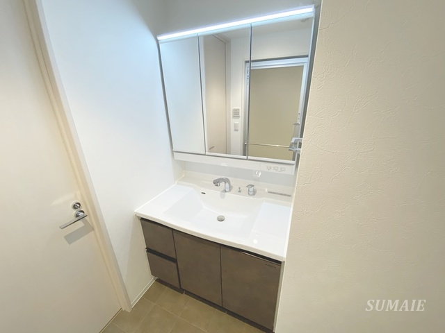 フィルージュ浦和常盤の洗面所|三面鏡のある大型洗面台☆