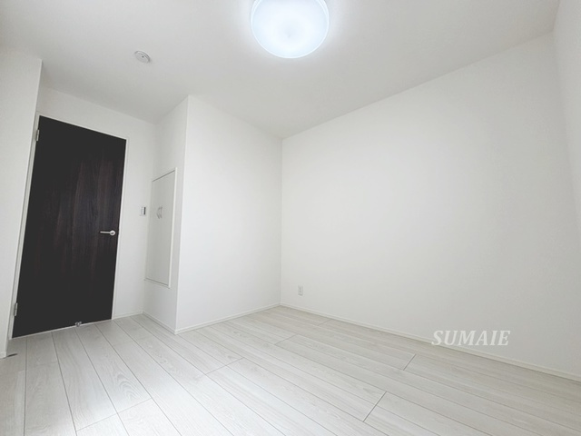 浦和区針ヶ谷4丁目戸建の居間・リビング|きれいなフローリングです！