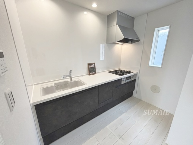 浦和区針ヶ谷4丁目戸建のキッチン|作業スペースも広く、料理を楽しめます☆